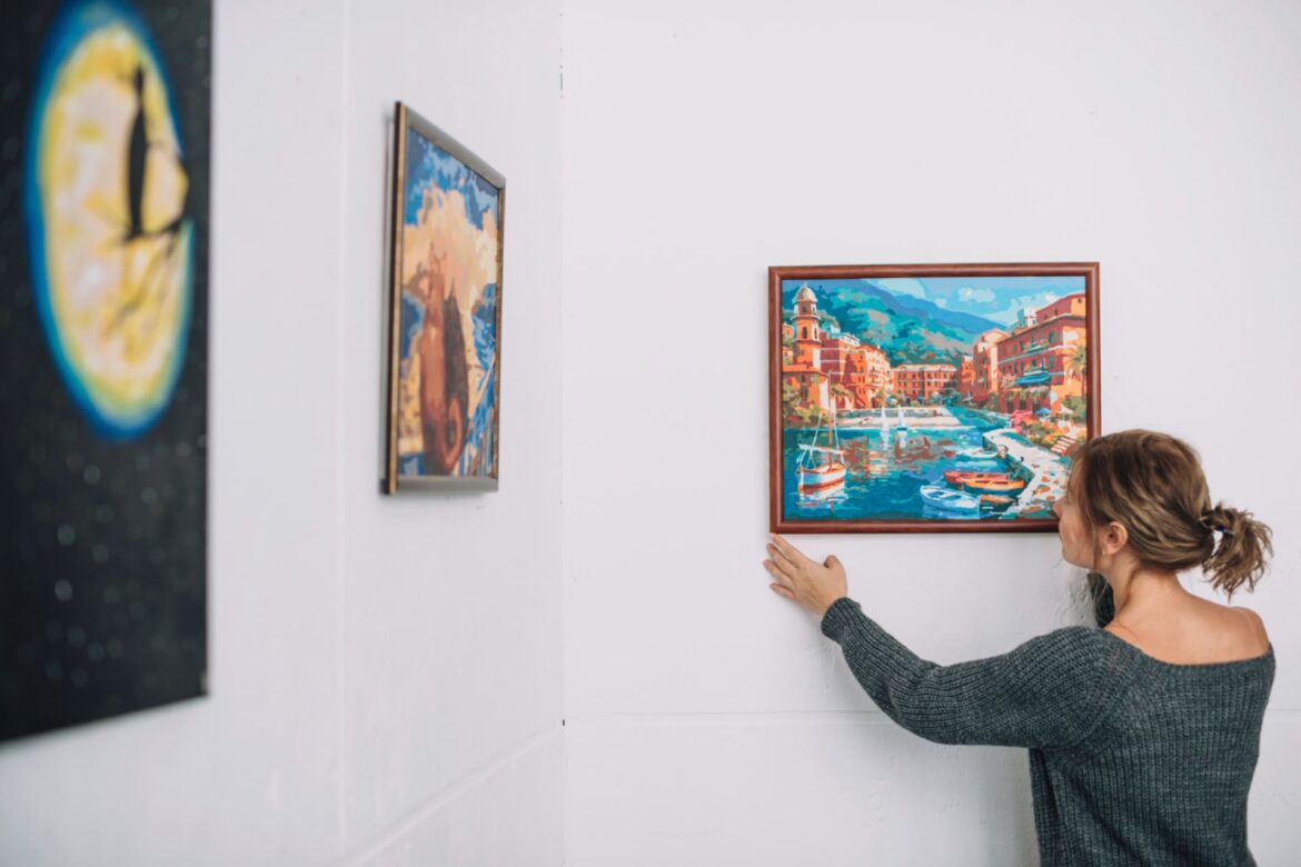 ポスターや絵画をおしゃれに飾る方法