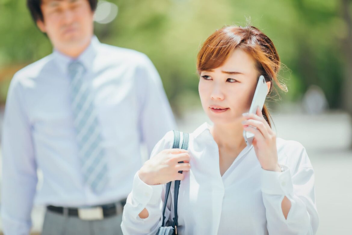 ストーカー被害の相談先と対処法！不安を感じた時の対処法