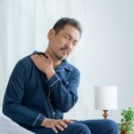 寝起きで身体がしんどい男性