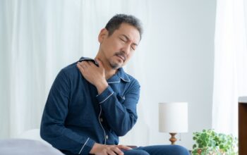 寝起きで身体がしんどい男性