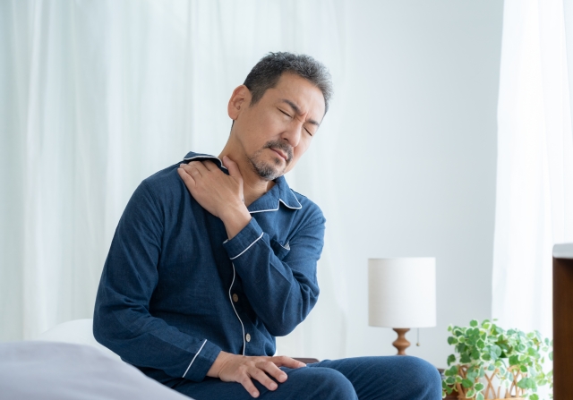 寝起きで身体がしんどい男性
