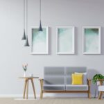 額縁が飾られた部屋