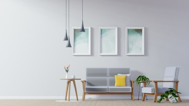 額縁が飾られた部屋