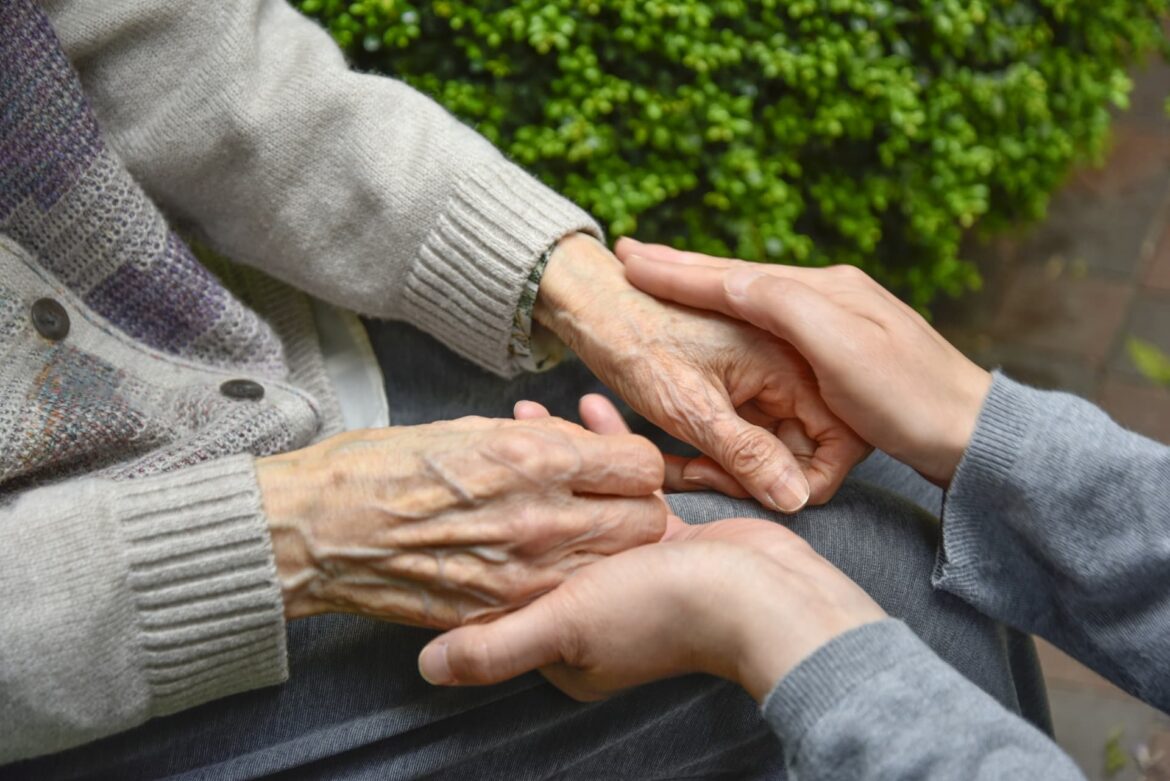 親が認知症になる前に考えたい財産管理｜家族信託を相談するタイミングと注意点